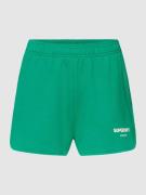 Superdry Sports Shorts mit Label-Print in Gruen, Größe XL