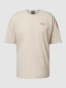 EA7 Emporio Armani T-Shirt mit Label-Print in Beige, Größe XXXL