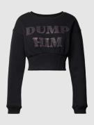 Review Cropped Sweater mit DUMP HIM Print in Black, Größe XS