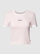 Levi's® T-Shirt mit Motiv-Patch in Rosa, Größe XS