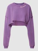 Review Cropped Sweatshirt mit Label-Print in Lila, Größe XS