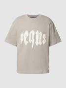PEQUS T-Shirt mit Label-Print in Hellgrau, Größe XL