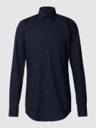 BOSS Slim Fit Businesshemd aus Popeline mit extra langem Arm in Marine...