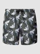 Emporio Armani Regular Fit Badehose mit Allover-Logo-Print in Oliv, Gr...