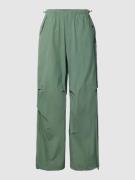 KARL KANI Hose mit Label-Stitching Modell 'Small Signature' in Oliv, G...