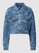 Tommy Jeans Cropped Jeansjacke mit Allover-Muster in Jeansblau, Größe ...