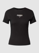 Tommy Jeans Slim Fit T-Shirt mit Label-Print in Black, Größe XS