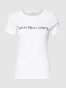 Calvin Klein Jeans Slim Fit T-Shirt mit Label-Print in Weiss, Größe XS