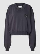 Calvin Klein Jeans Oversized Sweatshirt mit V-Ausschnitt in Black, Grö...