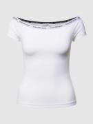 Calvin Klein Jeans T-Shirt mit elastischem U-Boot-Ausschnitt in Weiss,...