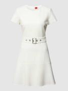 HUGO Knielanges Kleid mit Gürtel Modell 'KEVOLA' in Offwhite, Größe 40