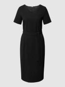 comma Knielanges Kleid mit Bindegürtel in Black, Größe 36