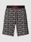 HUGO Regular Fit Shorts mit Allover Label-Muster in Black, Größe M