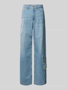 Review Wide Leg Jeans mit Motiv-Patches in Hellblau, Größe 32