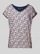 Toni Dress T-Shirt mit Allover-Muster und V-Ausschnitt in Dunkelblau, ...