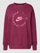 Nike Sweatshirt mit Label-Print in Lila, Größe XS