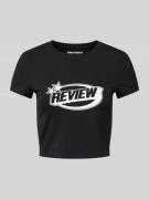 Review Cropped T-Shirt mit Label-Print in Black, Größe XS
