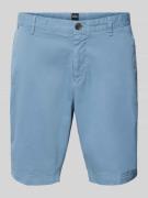 BOSS Slim Fit Shorts mit Gürtelschlaufen Modell 'Slice' in Bleu, Größe...