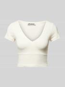 Review Cropped T-Shirt mit V-Ausschnitt in Offwhite, Größe XS