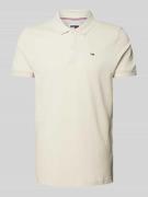 Tommy Jeans Slim Fit Poloshirt mit Logo-Stitching in Beige, Größe S