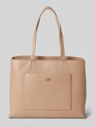 CK Calvin Klein Handtasche mit Label-Detail Modell 'DAILY' in Beige, G...