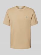 Lacoste T-Shirt mit Label-Badge in Beige, Größe L