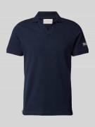 s.Oliver RED LABEL Slim Fit Poloshirt mit Label-Detail in Dunkelblau, ...