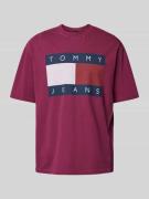 Tommy Jeans T-Shirt mit Label-Print in Pflaume, Größe M