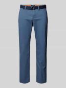 MCNEAL Slim Fit Chino mit Gürtel in Blau, Größe 50