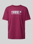 Tommy Jeans T-Shirt mit Label-Print in Pflaume, Größe L