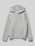 adidas Originals Hoodie mit Label-Stitching in Mittelgrau Melange, Grö...