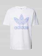 adidas Originals T-Shirt mit Label-Print in Weiss, Größe L