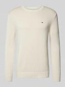 Tommy Jeans Slim Fit Strickpullover mit Logo-Badge in Beige, Größe L