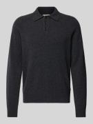 CK Calvin Klein Strickpullover aus Wolle mit Label-Detail in Anthrazit...