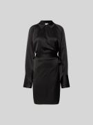 Filippa K Knielanges Kleid mit Taillengürtel in Black, Größe XS