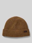 Barbour Beanie mit Label-Badge in Sand, Größe 1