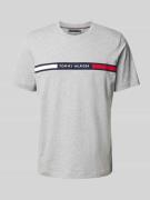 Tommy Hilfiger Regular Fit T-Shirt mit Label-Stitching in Hellgrau, Gr...