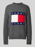 Tommy Jeans Regular Fit Strickpullover mit Label-Stitching in Graphit,...