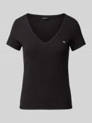 Tommy Jeans Slim Fit T-Shirt mit V-Ausschnitt in Black, Größe L