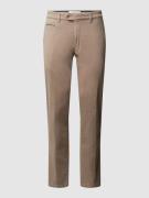 Brax Straight Fit Chino mit Stretch-Anteil in Beige, Größe 28