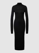 Filippa K Strickkleid in unifarbenem Design mit Stehkragen in Black, G...