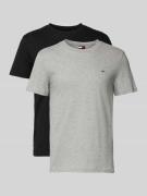 Tommy Jeans Slim Fit T-Shirt mit Logo-Stitching im 2er-Pack in Mittelg...