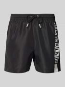 Calvin Klein Underwear Regular Fit Badehose mit Label-Print in Black, ...
