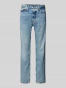 Calvin Klein Jeans Straight Leg Jeans mit Label-Detail in Jeansblau, G...