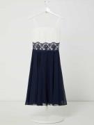 G.O.L. Kleid aus Chiffon mit ornamentaler Spitze in Marine, Größe 152