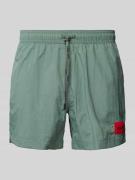 HUGO Regular Fit Badeshorts mit Label-Badge Modell 'Dominica' in Khaki...