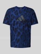 ADIDAS SPORTSWEAR T-Shirt mit Label-Print in Dunkelblau, Größe L