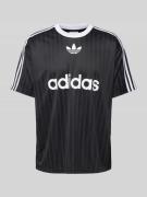 adidas Originals T-Shirt mit geripptem Rundhalsausschnitt in Black, Gr...