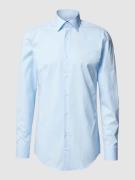 BOSS Slim Fit Businesshemd mit extra langem Arm in Hellblau, Größe 40L