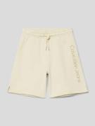 Calvin Klein Jeans Sweatshorts mit Label-Stitching in Beige, Größe 140